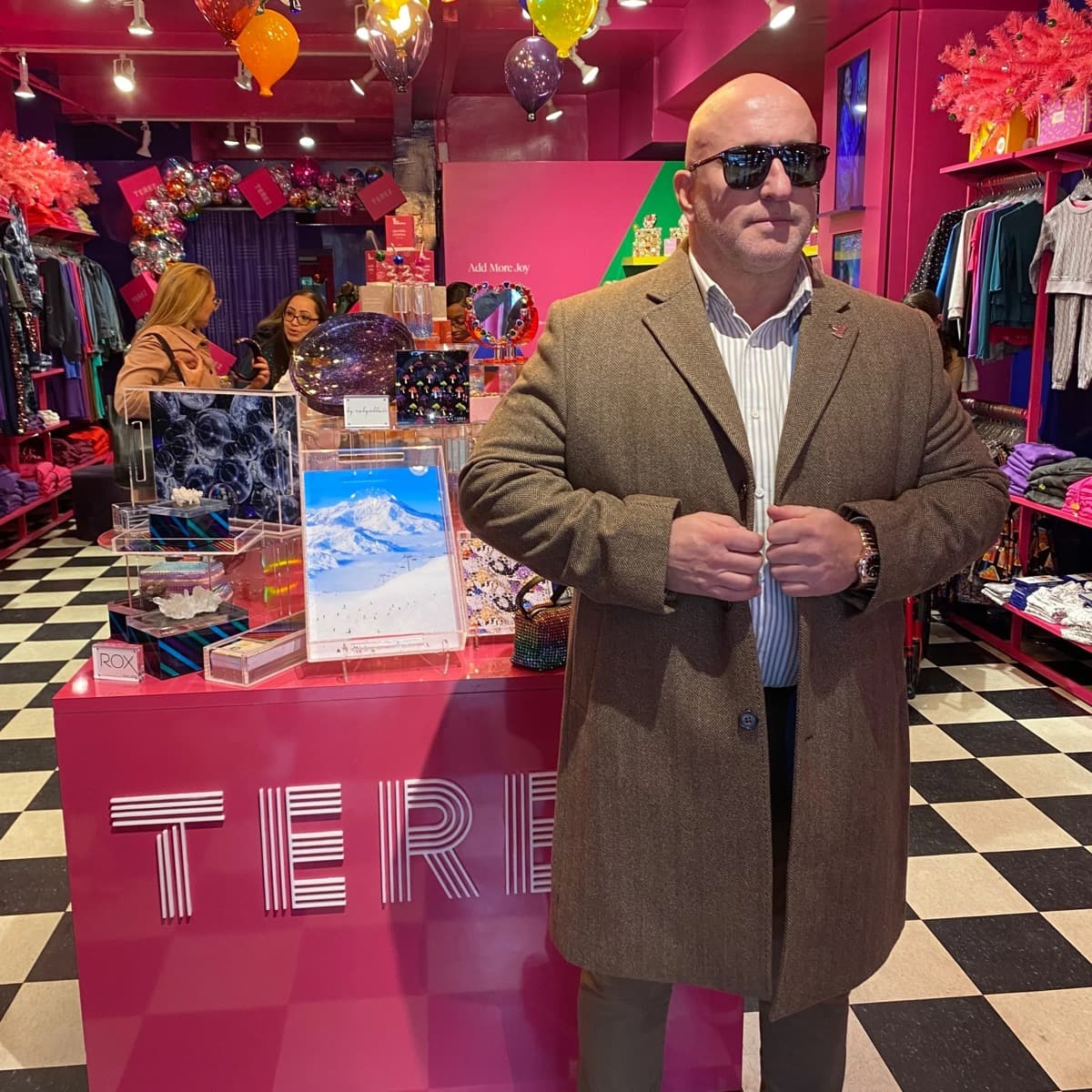 Agent on retail security detail